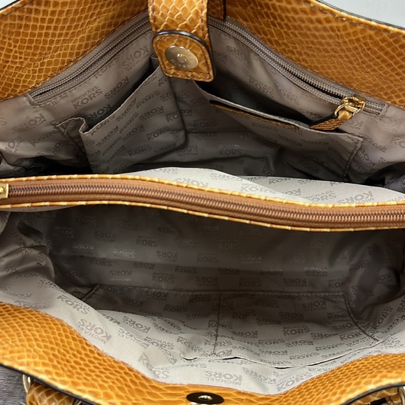 Michael Kors Hamilton Embossed Leather Shoulder Hand Bag - Picture 10 of 13